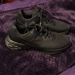 Women’s Nike tennis shoes